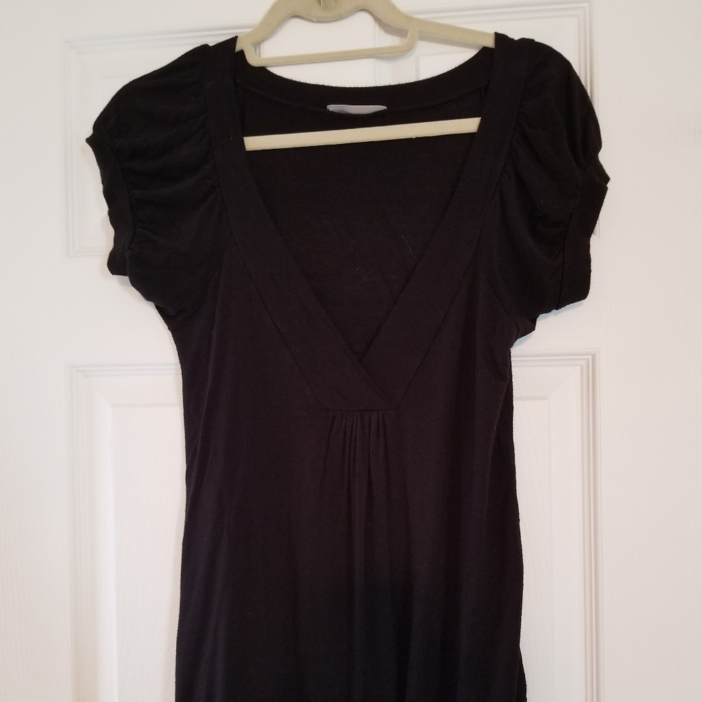 Black, short sleeve top